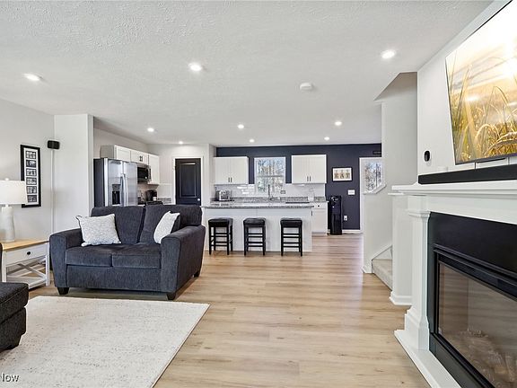 3rd image of 728 Whisper Creek Ln