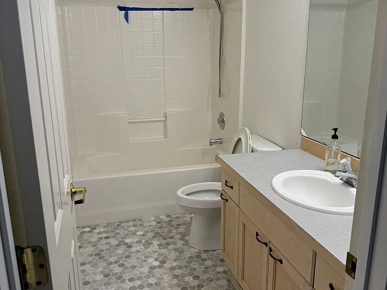 6721 Parker Rd E — Photo 17