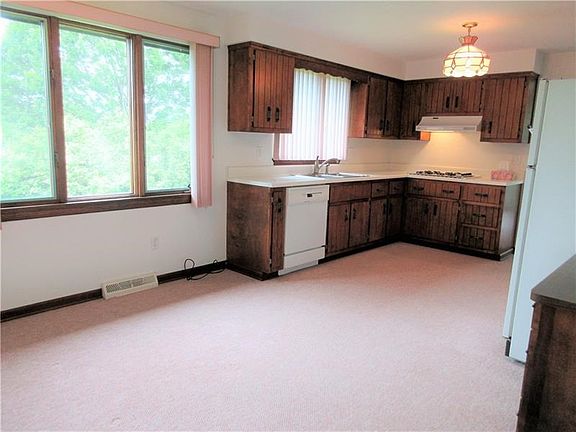 5th image of 324 Primrose Dr