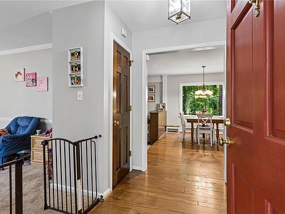 4th image of 7483 Gloucester Village Dr