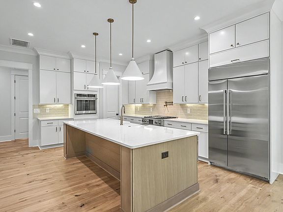 3rd image of 805 Geddings Way