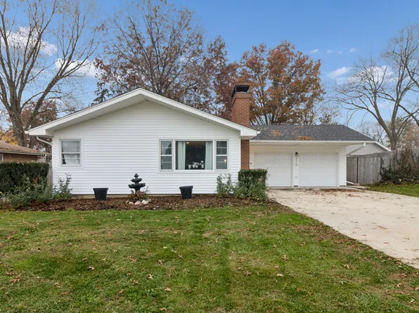 310 Oak St, North Aurora, IL 60542