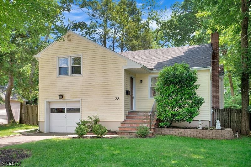 1st image of 28 Lavina Ct