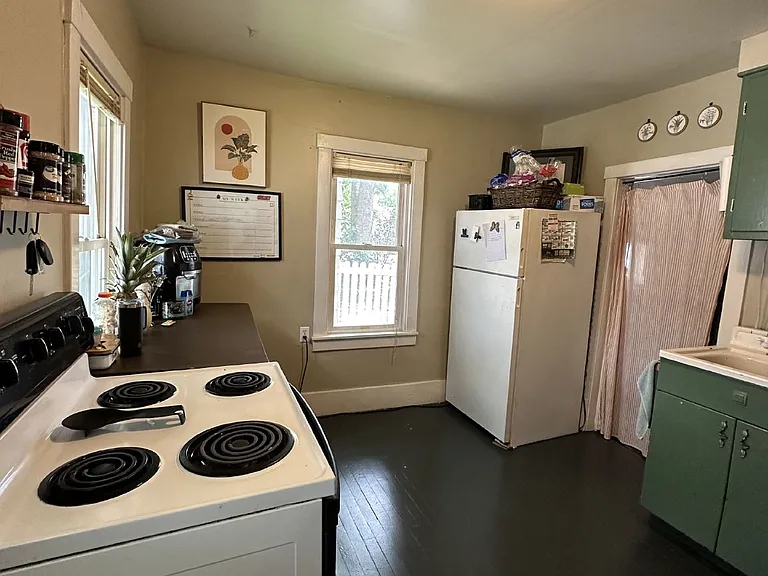 115 8th Ave — Photo 3