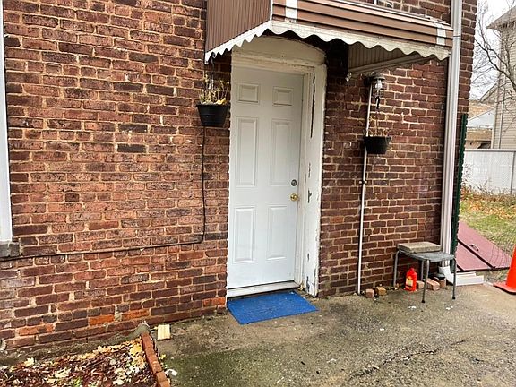 3rd image of 195 Cedar Ave Floor 1