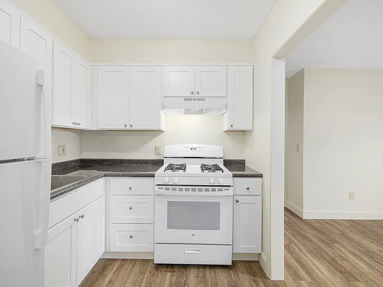 Parkway Cedarhurst Apartments — Photo 27