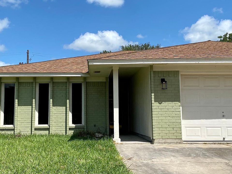 1st image of 305 Palmwood Dr #A