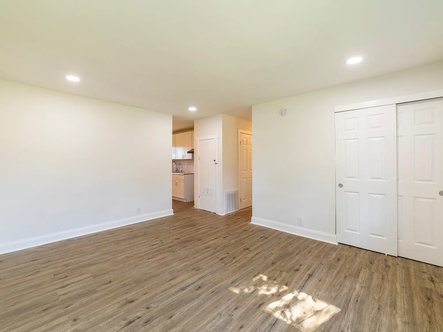 3 bed, 825 sqft, $1,800 — Photo 3