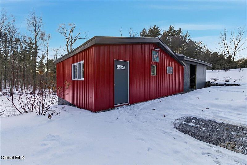 3rd image of 64 Putnam Road