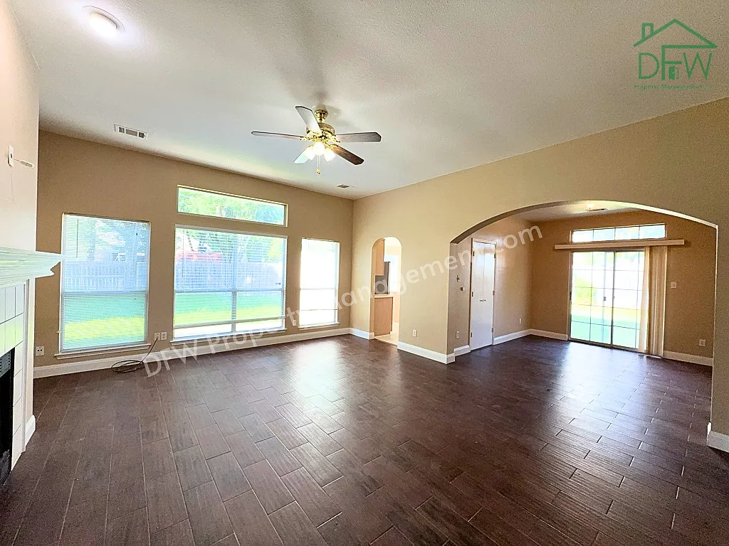 Building Photo - 317 Oak Meadow Ln