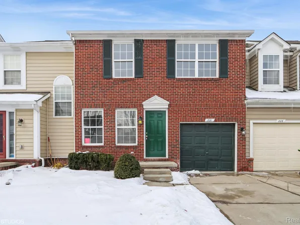 221 Tucker St, Pontiac, MI 48341