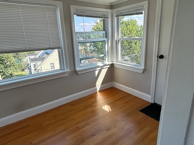 6 Laurel St #3 — Photo 2