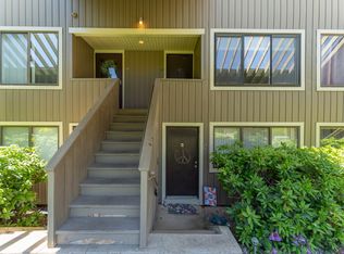 16 Pine Orchard Rd APT 28, Branford, CT 06405