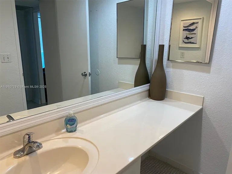 4001 S Ocean Dr #14F — Photo 8