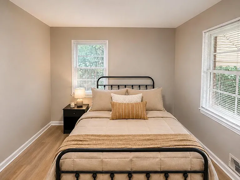 228 Napoleon Dr SW — Photo 1