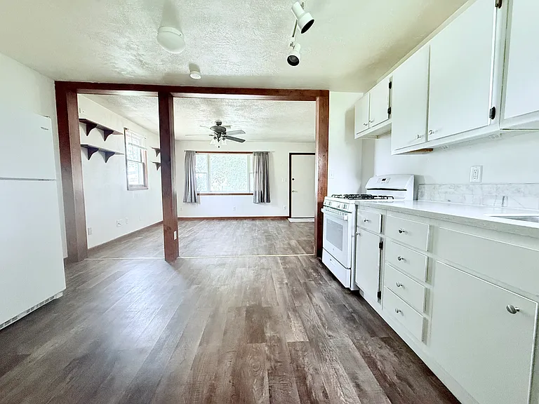 712 Maxwell St — Photo 6