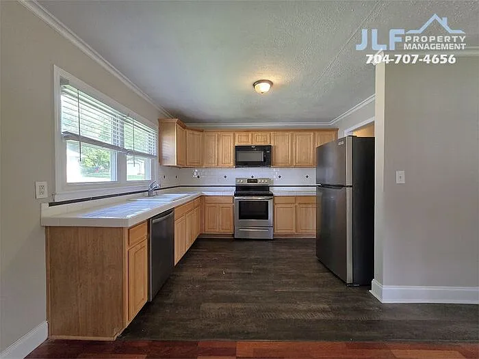 1052 Rembrandt Dr SW #1052 — Photo 4