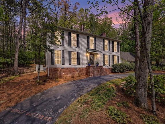 3rd image of 4 Stonehaven Dr