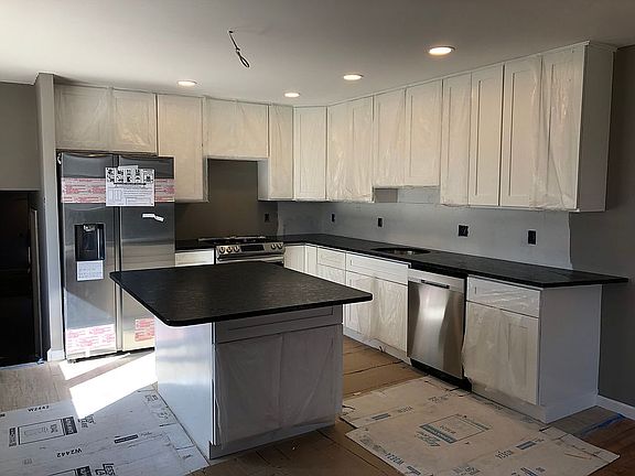 Black granite in kitchen 