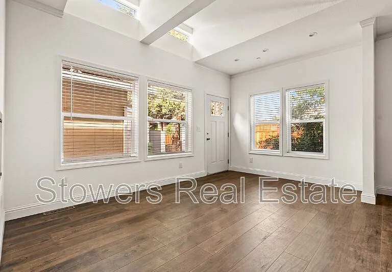 144 Larkwood Cir — Photo 4