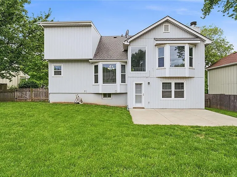 11811 Slater St — Photo 27