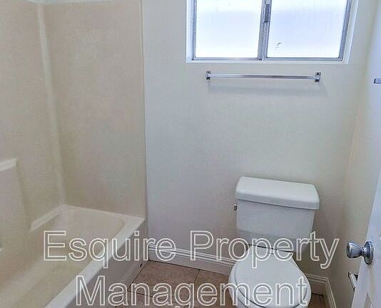 4th image of 974 Ashland Ave Unit 9