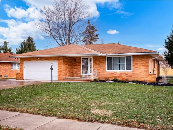 6175 Meadview Dr, Seven Hills, OH 44131