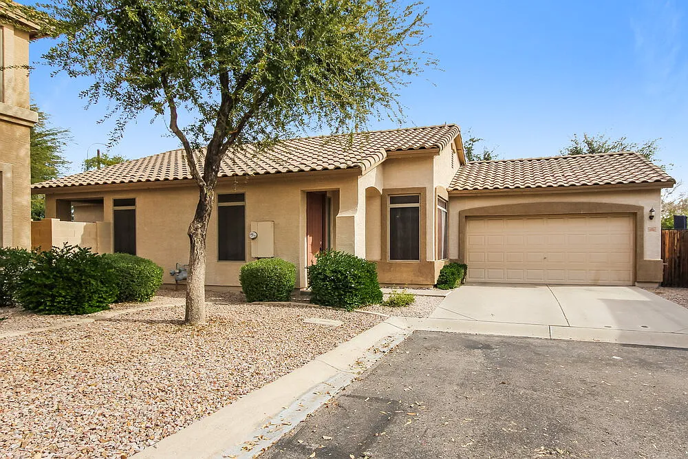 3 bed, 2.0 bath, 1422 sqft, $2,295 — Photo 1
