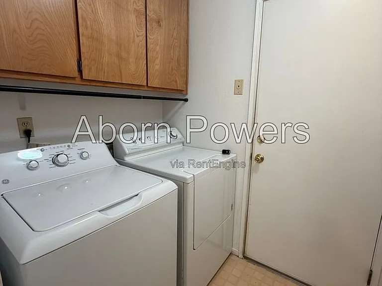 4819 Hillbrook Ct — Photo 3