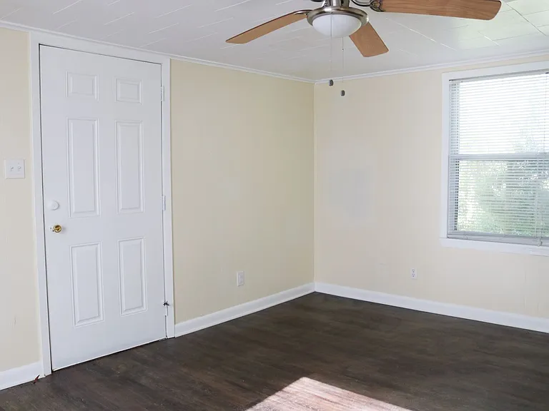 308 W Warriner Ave — Photo 15