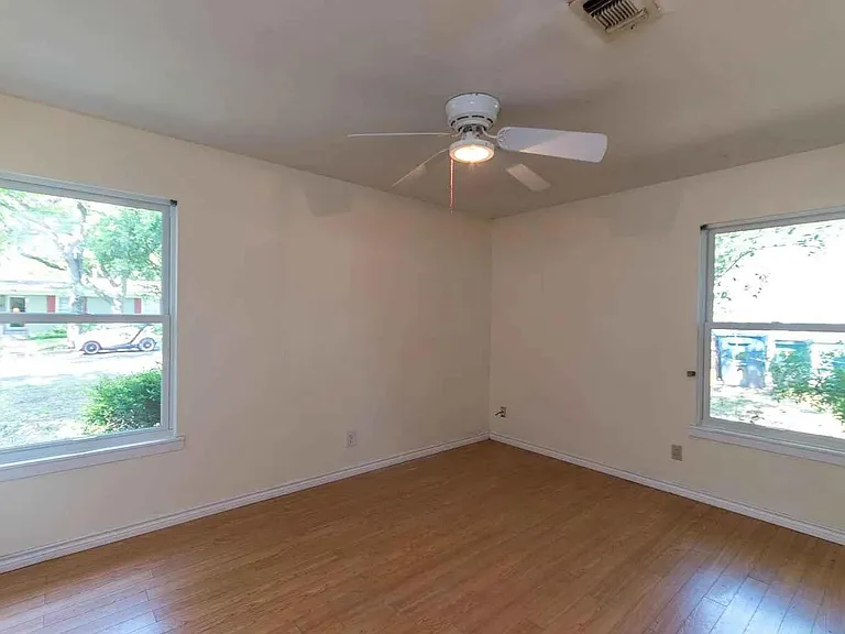 1207 Fieldcrest Dr — Photo 9