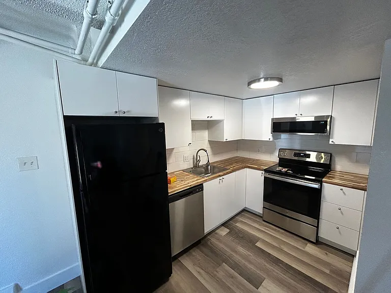 SloHi 1516 Perry Street — Photo 7