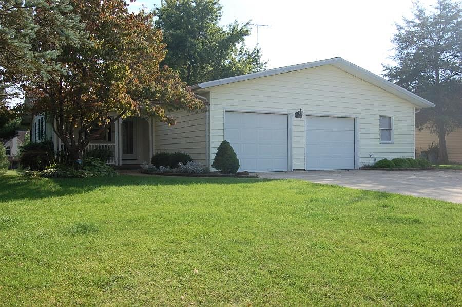 1st image of 152 E Princess Dr