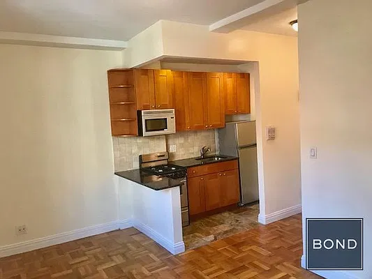 Rented by Bond New York | media 9