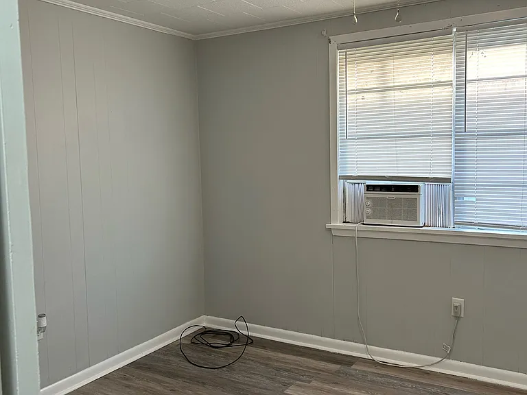 734 Hall St — Photo 8