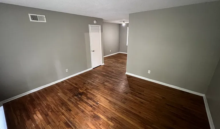 4914 Biscoe Ave — Photo 5