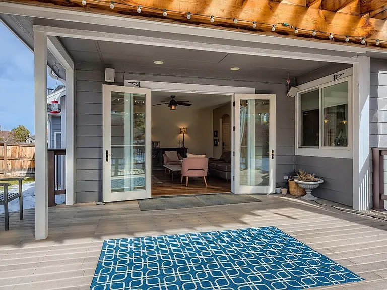 9805 Cypress Point Cir — Photo 32