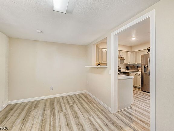 4th image of 325 W Rochell Dr