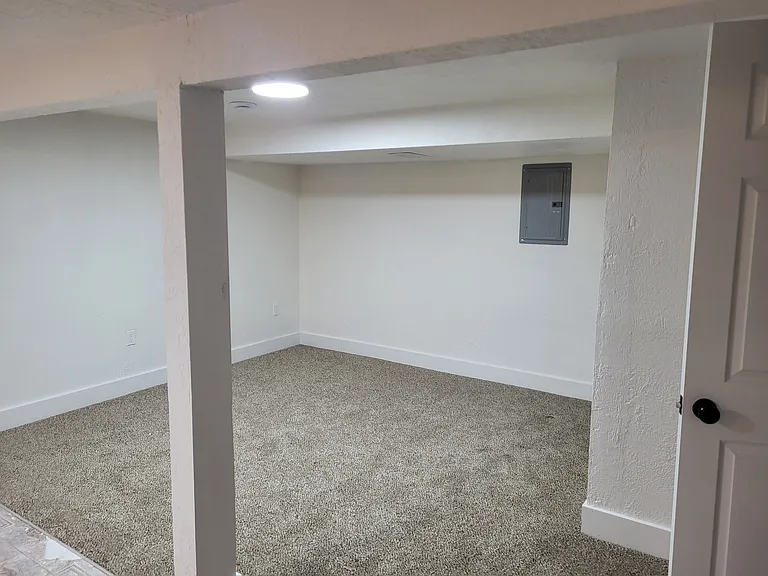 326 E Utopia Ave #B — Photo 2