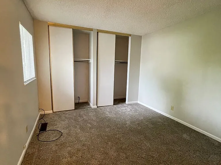 2105 Brady Ln — Photo 13