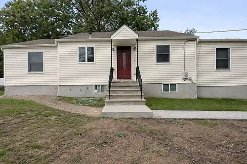 140 Carver Ave Photo 1