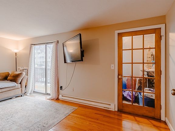 4th image of 10 Hulbert Rd APT 10