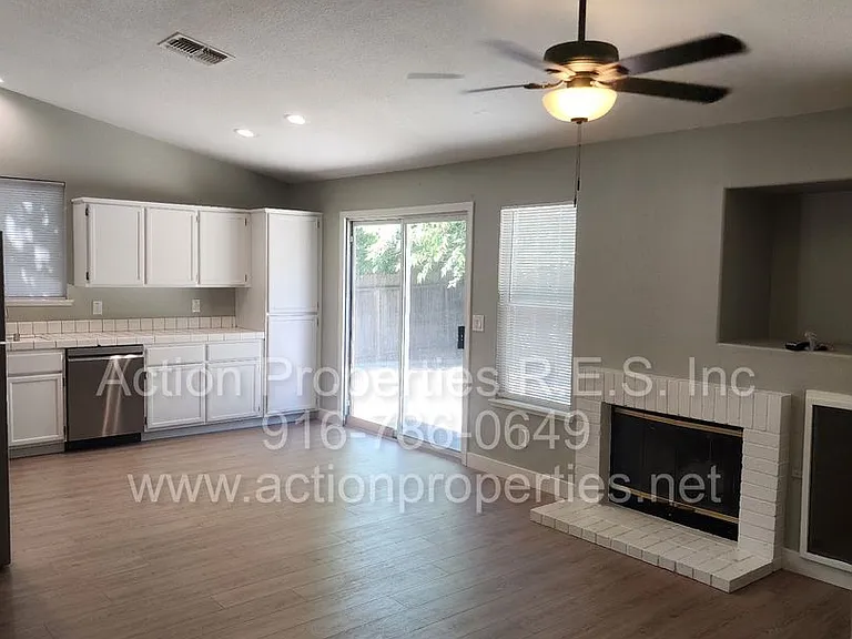 1057 Shenencock Way — Photo 9