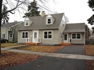 131 N Grant St, Westmont, IL 60559
