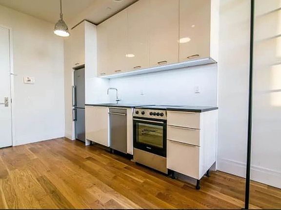 2nd image of 4 Henry St #4J