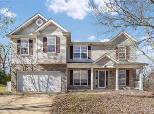 205 Greenleaves Ct, Fenton, MO 63026