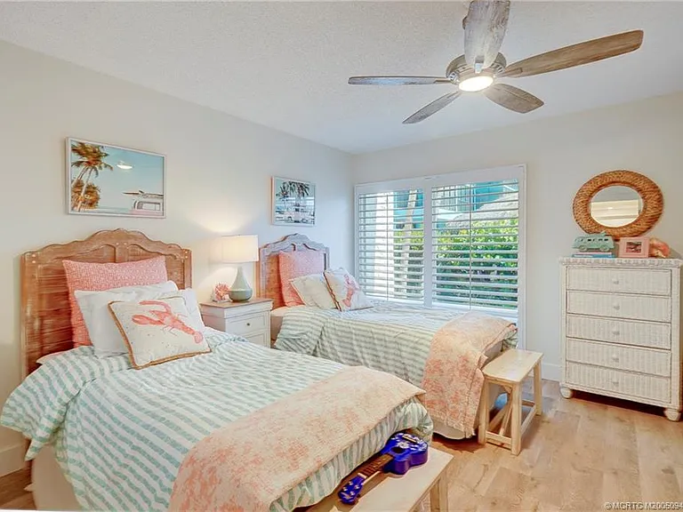 245 NE Macarthur Blvd #11 — Photo 11