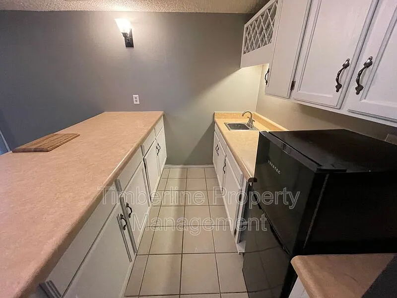 4 bed, 3.0 bath, 2058 sqft, $2,600 — Photo 4