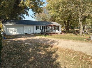 608 Lakeshore Dr, Freeborn, MN 56032