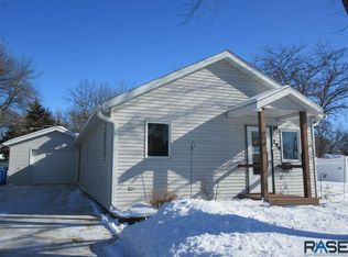 206 W Ave S, Madison, SD 57042